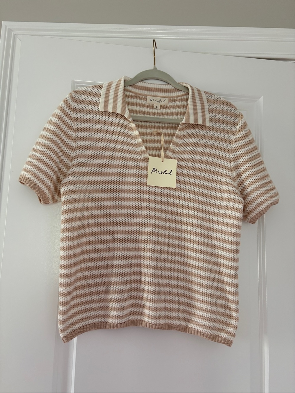 Marled Beige & White Striped V‑Neck Short‑Sleeve Sweater